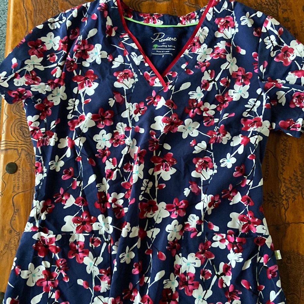 Floral Scrub Top S